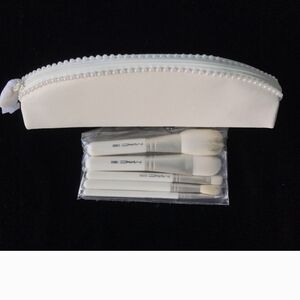 MAC Studio Brush Kit with Black and White Design